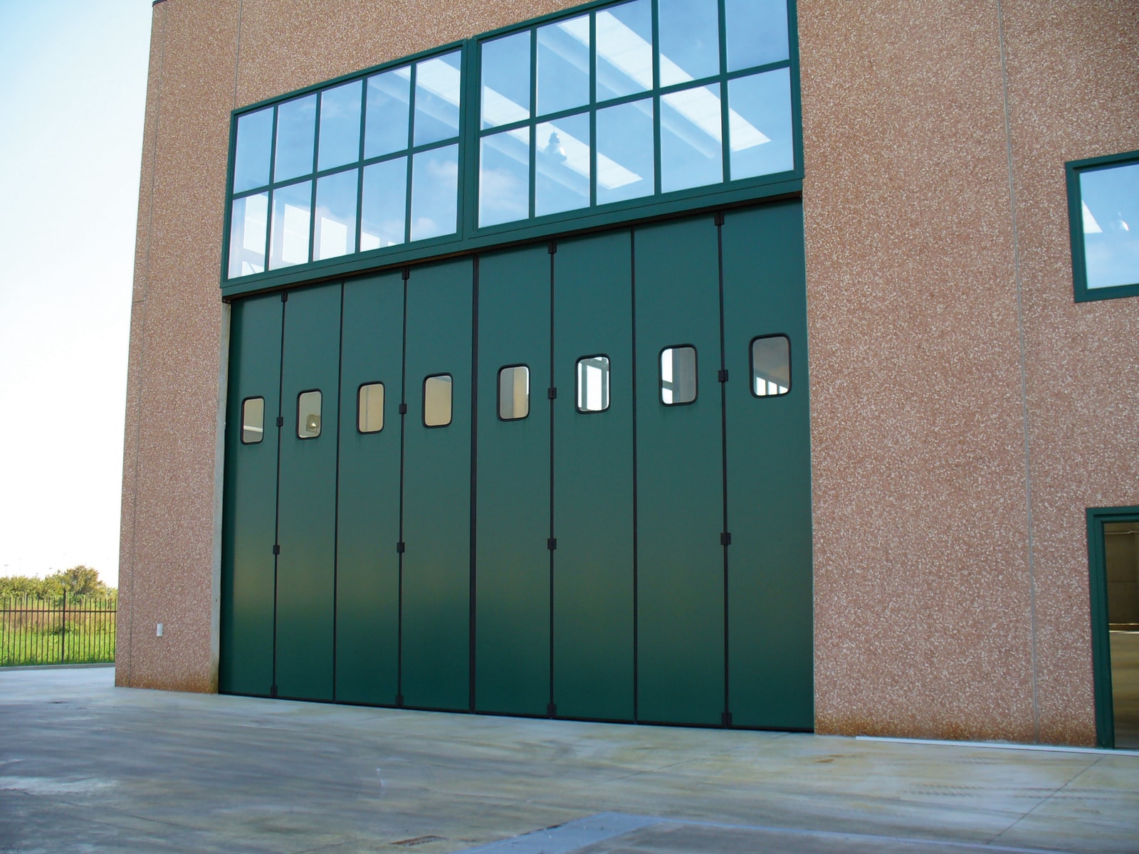 Portone a libro industriale APOLLO - Verde RAL 6005